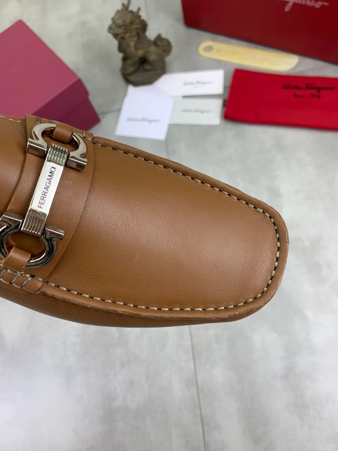 Men's shoes 💰P542 New model, high quality [Ferragamo/Ferragamo] Latest lazy slip-on shoes Original imported calfskin, imported cowhide lining + original luxury metal buckle + original combination outsole Comparison without pressure Code number: 38-45